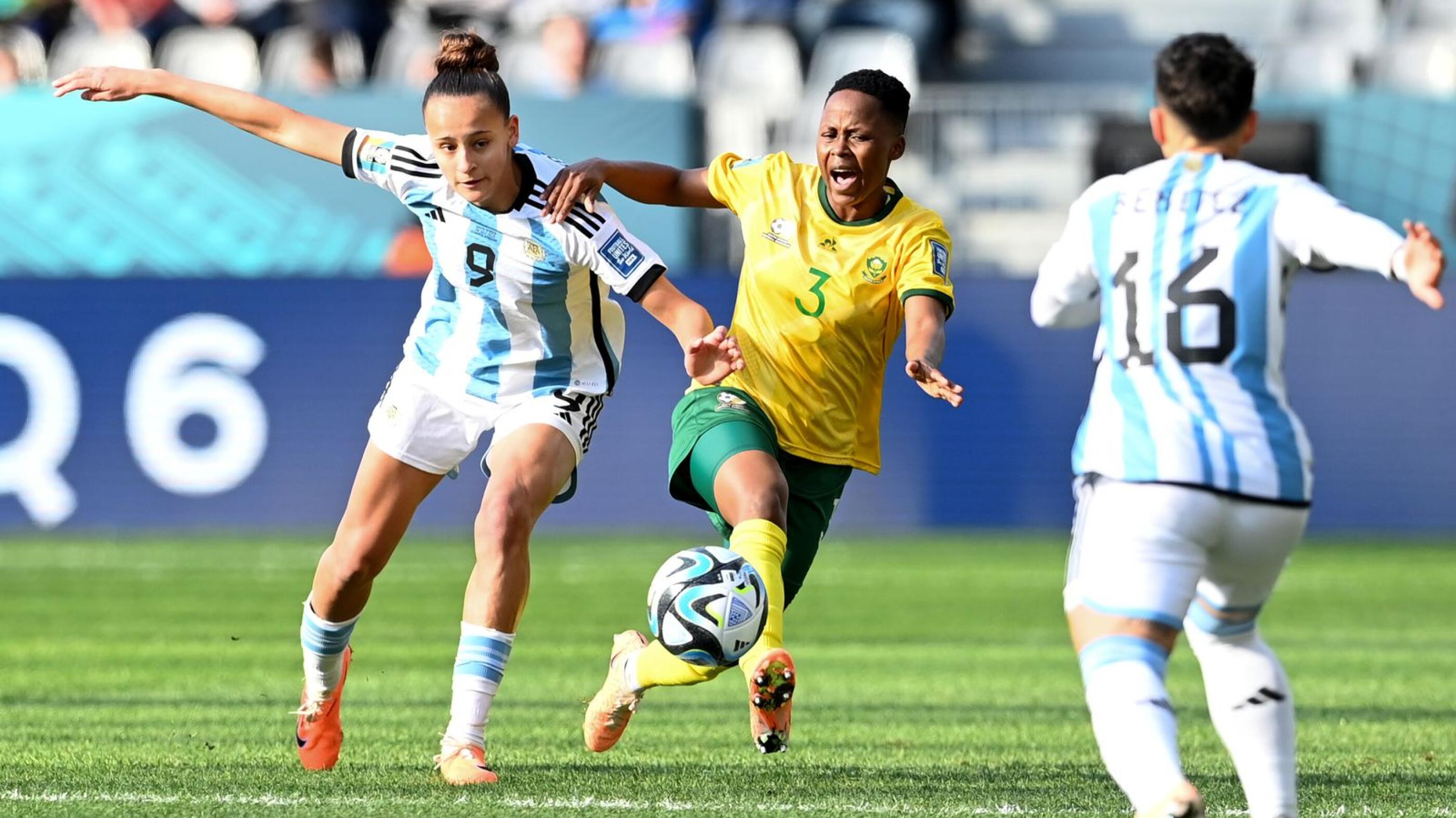 Argentina's forward Paulina Gramaglia (L) fights for the ball with Banyana Banyana defender Bongeka Gamede.
