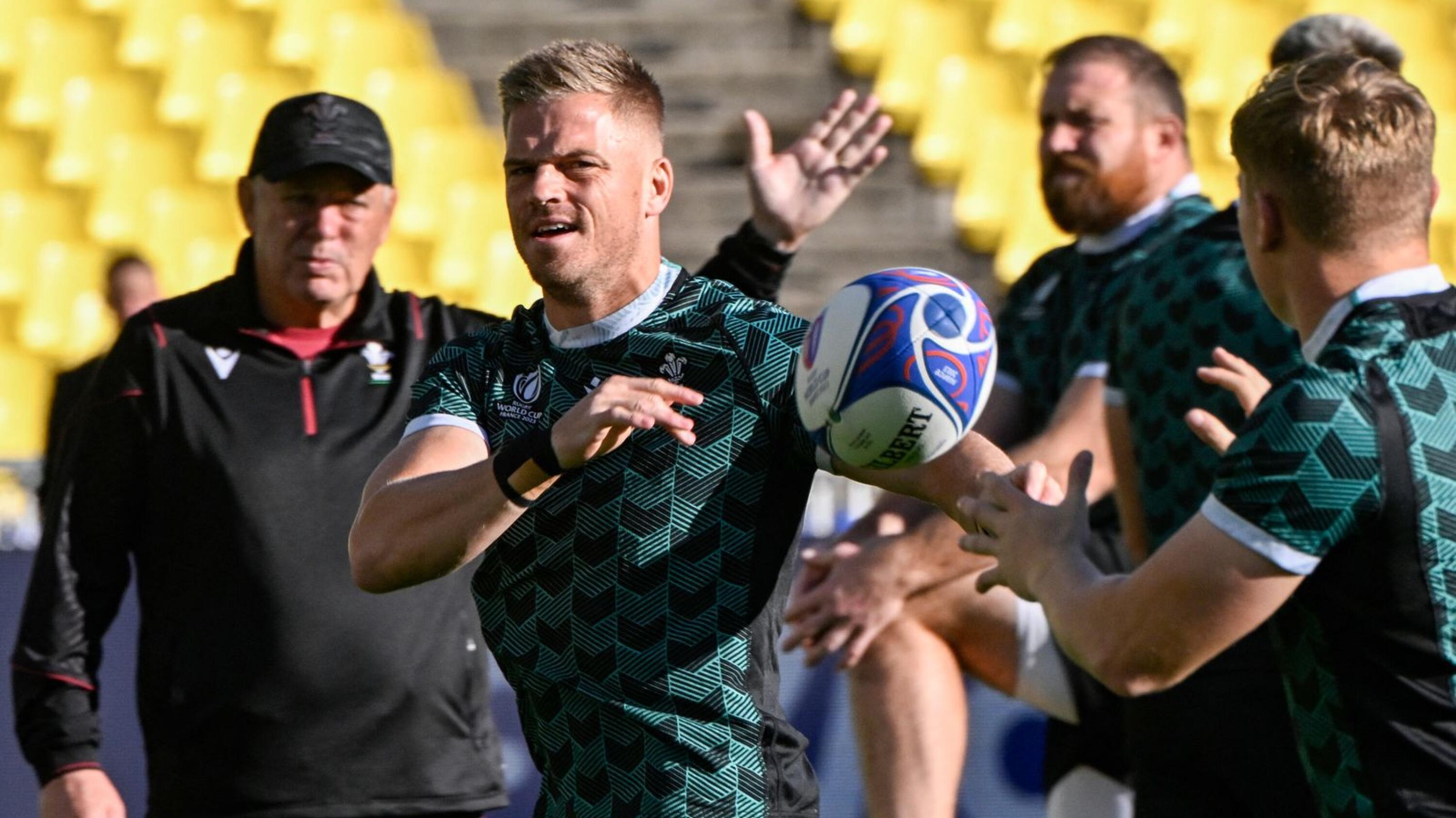 Wales' flyhalf Gareth Anscombe (2ndL) attends the captain's run at la Beaujoire Stadium in Nantes