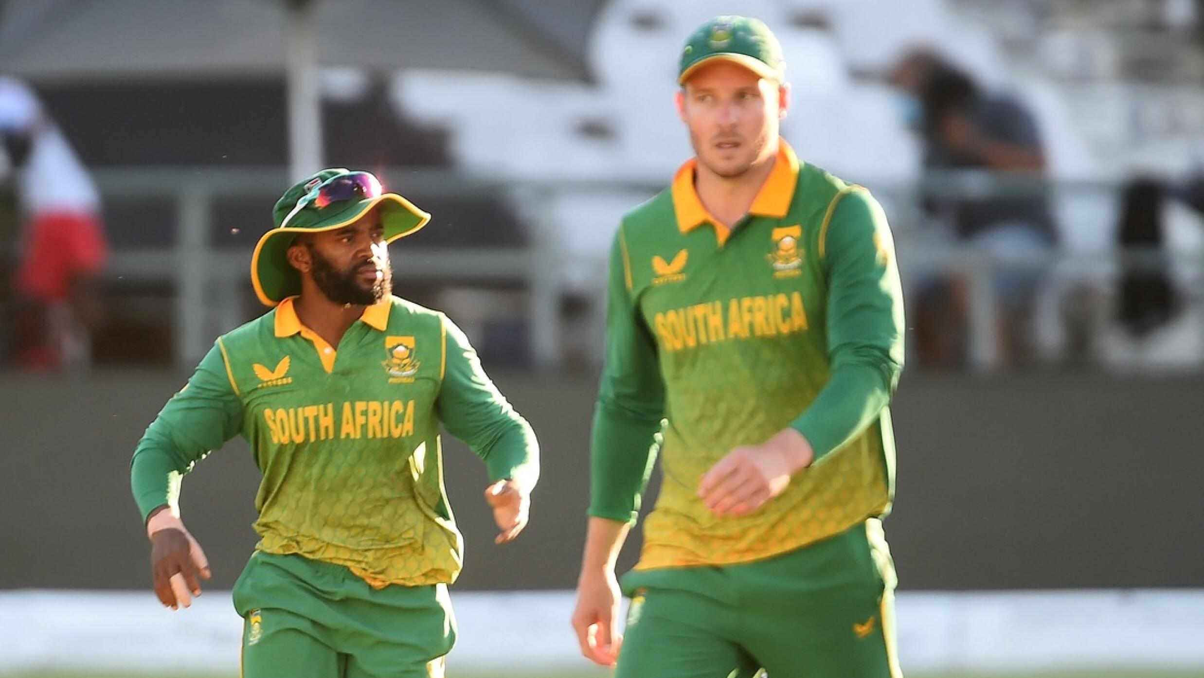 Andile Phehlukwayo (left), Temba Bavuma (centre) and David Miller (right) on the field for South Africa during a limited overs international match