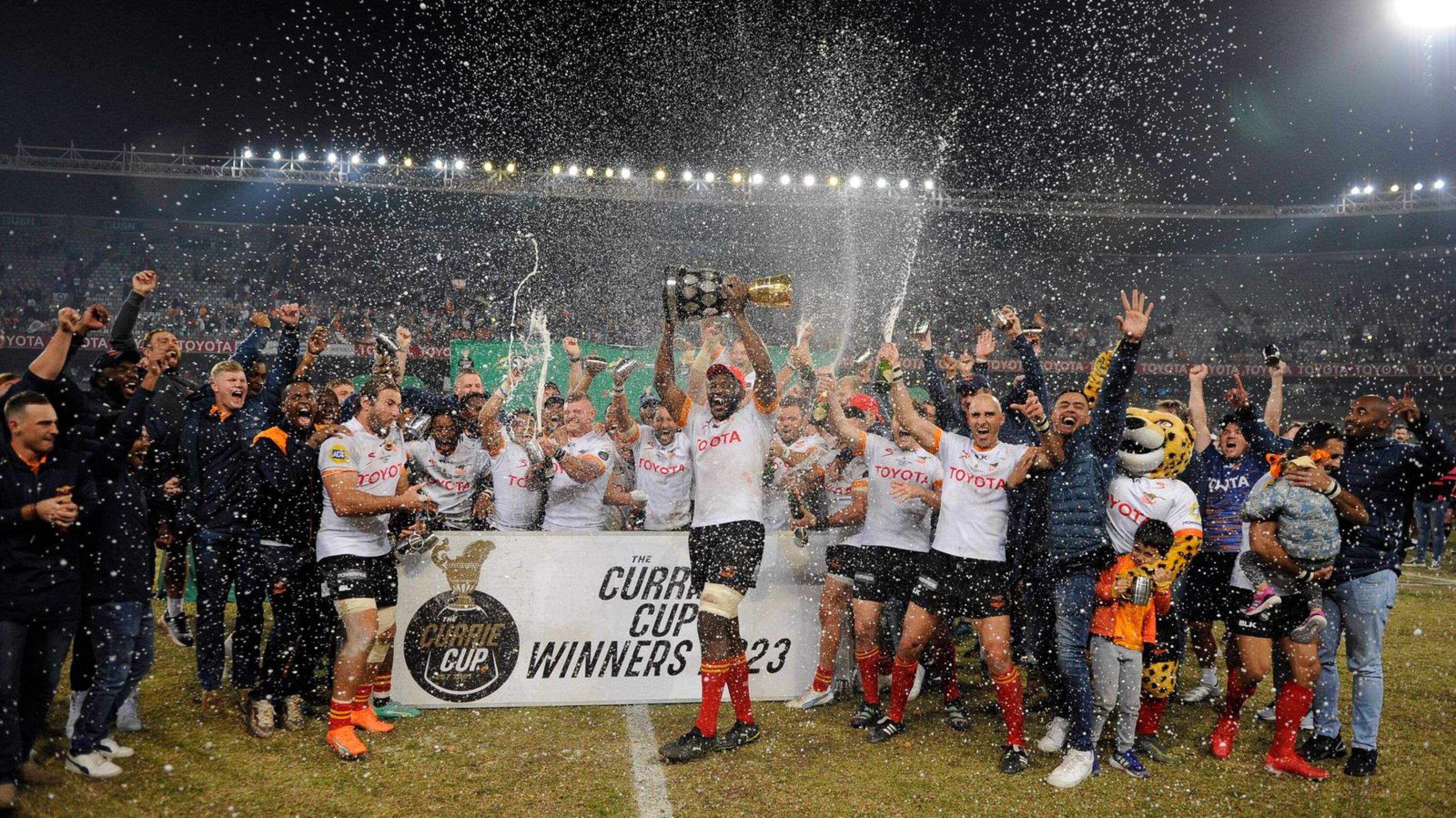 The Free State Cheetahs celebrate with the Currie Cup trophie after beating the Pumas in Saturday’s final in Bloemfontein