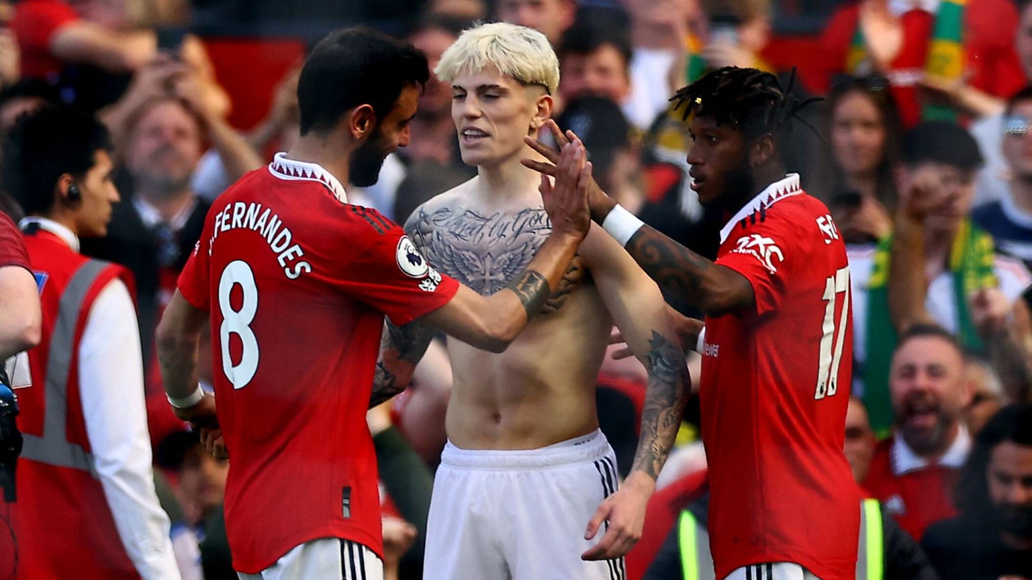 Manchester United's Alejandro Garnacho celebrates with teammates after scoring a goal during their Premier League game against Wolverhampton Wanderers