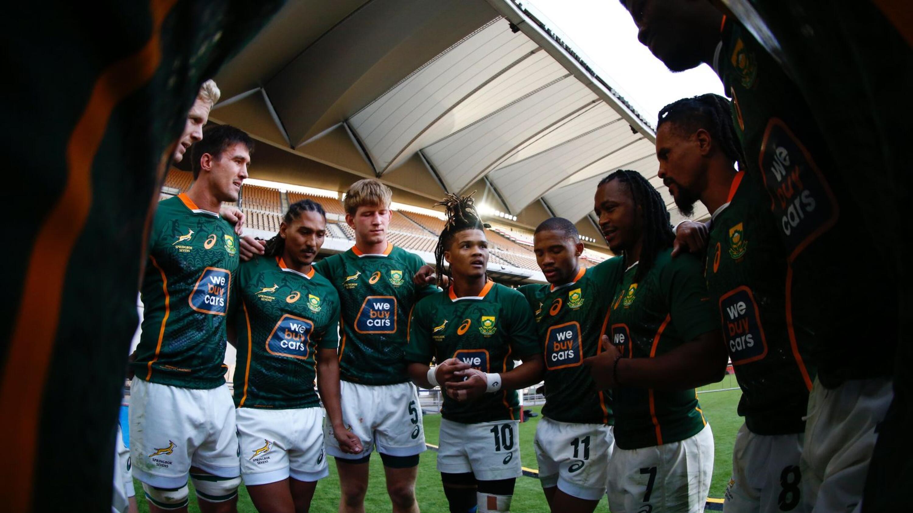 The Blitzboks gather in a huddle ahead of their quarter-final clash against Scotland at the Seville Sevens on Saturday