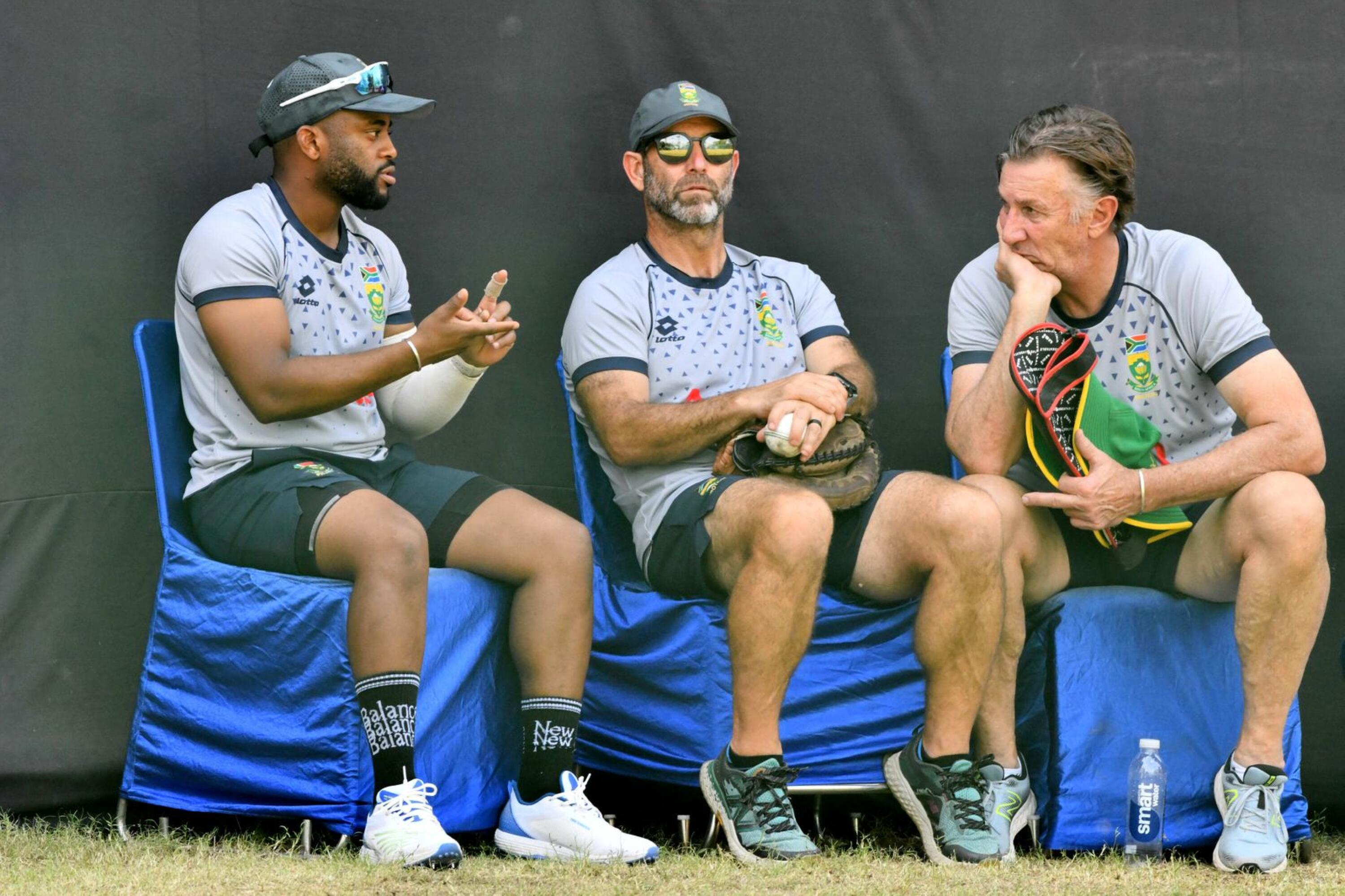 Proteas captain Temba Bavuma, head coach Rob Walter and bowling coach Eric Simons discuss tactics ahead of a practice session at the Cricket World Cup.