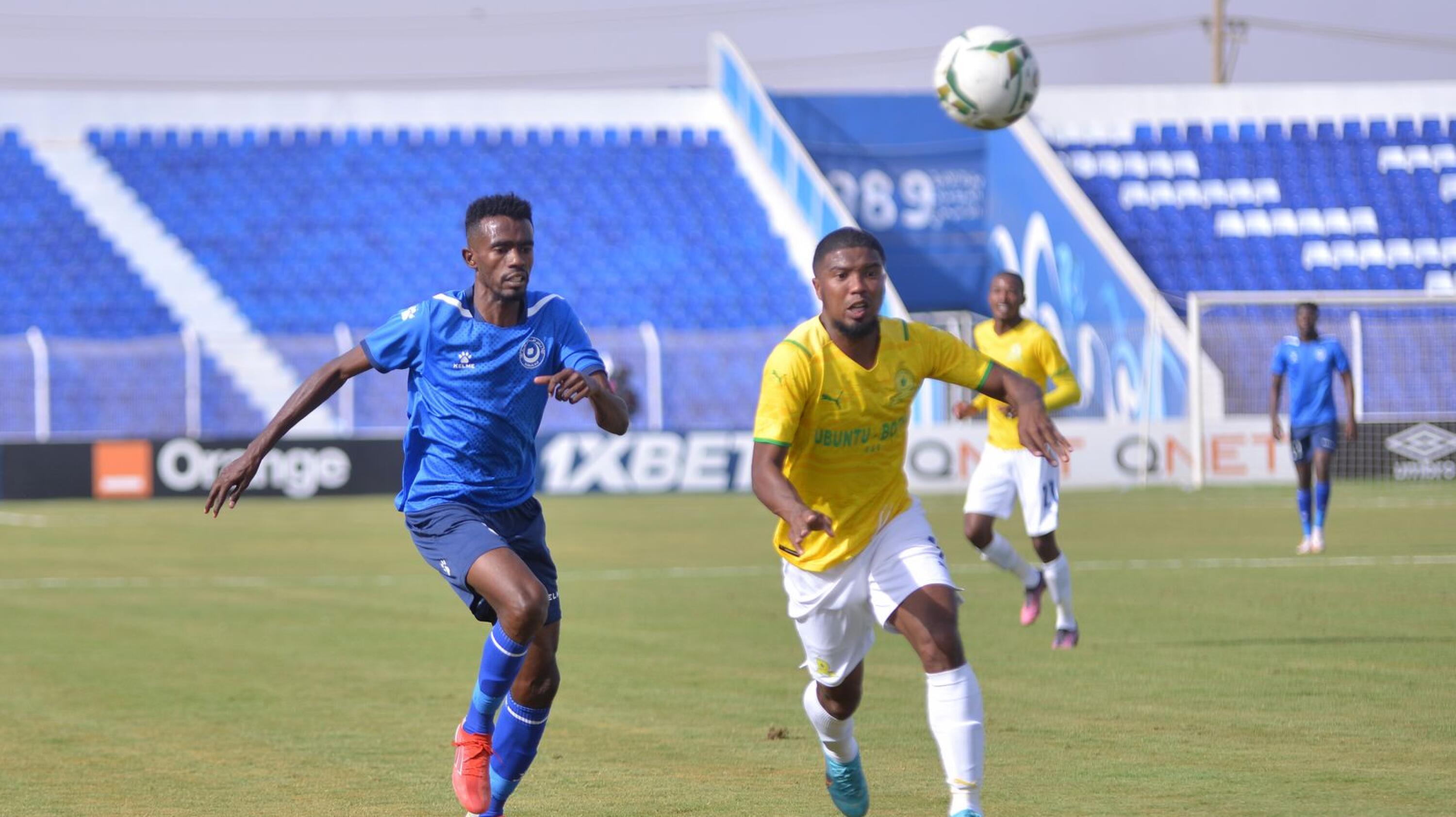 Yasir Mozamil Mohamed of Al Hilal and Lyle Lakay of Mamelodi Sundowns fight for possession during their CAF Champions League match at the Al-Hilal Stadium in Omdurman, Sudan on Saturday