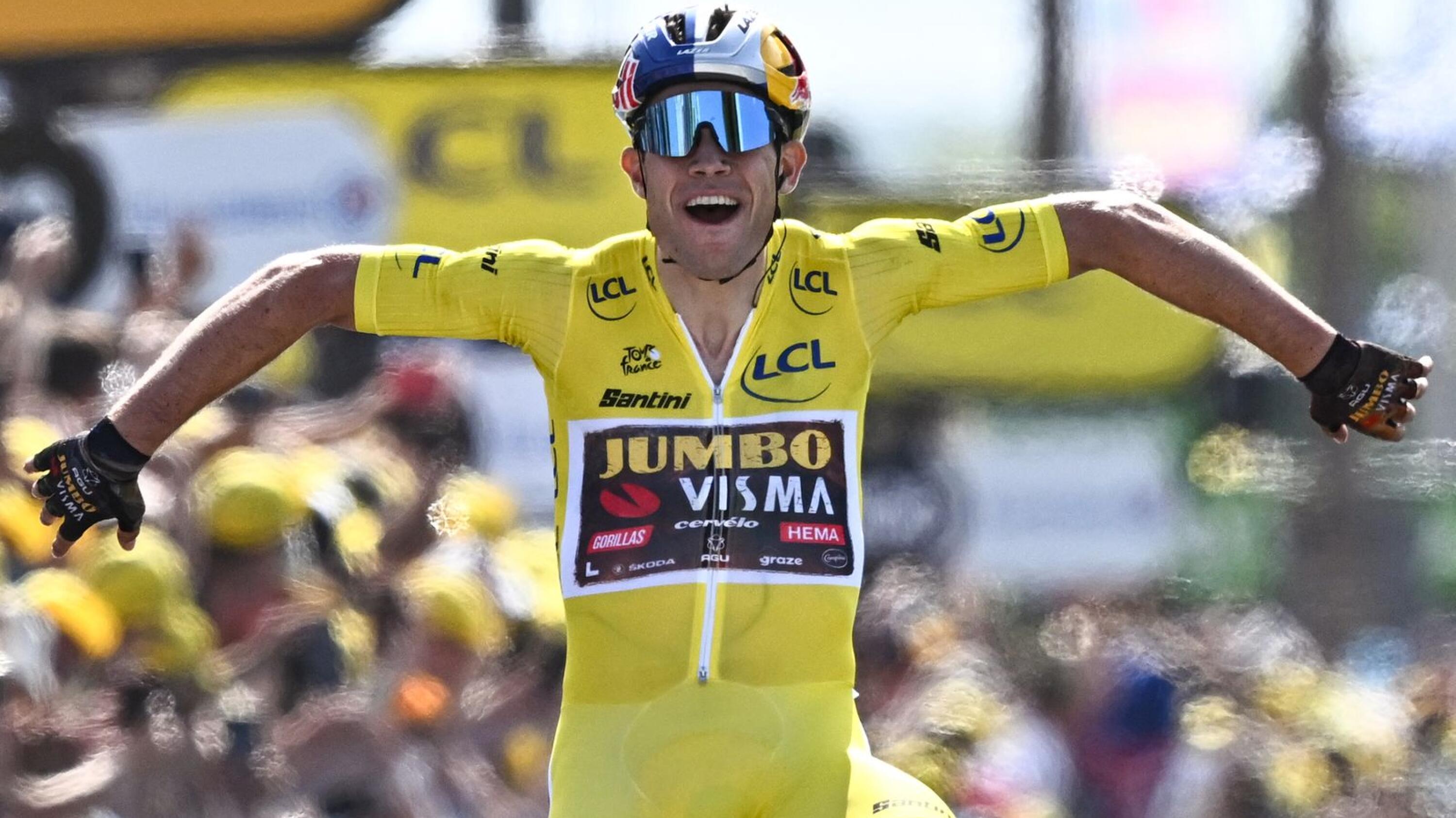 Jumbo-Visma team's Belgian rider Wout Van Aert celebrates as he cycles past the finish line to win the 4th stage of the 109th edition of the Tour de France cycling race, 171,5 km between Dunkirk and Calais, in northern France, on Tuesday