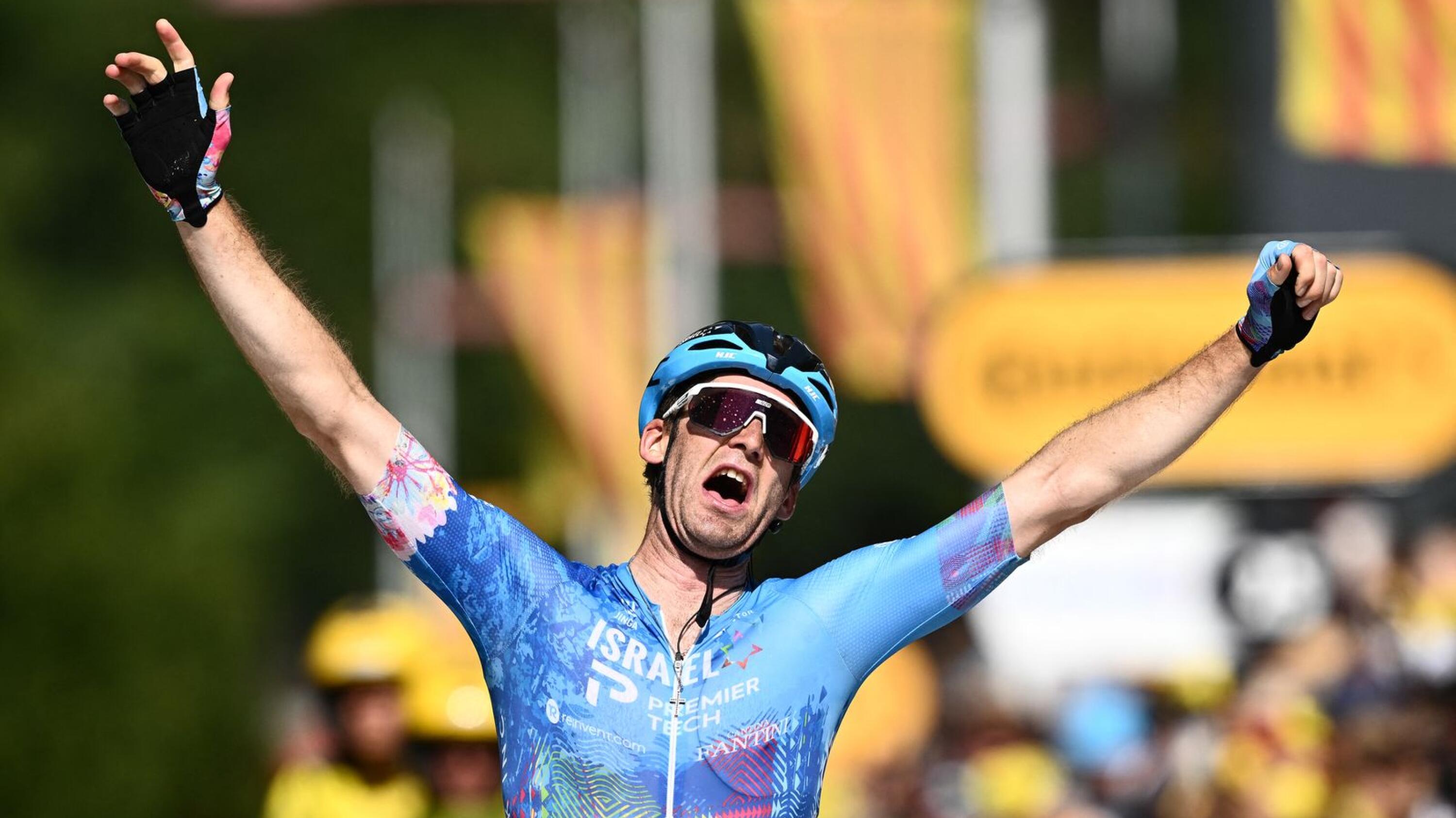 Israel-Premier Tech team's Canadian rider Hugo Houle celebrates as he cycles to the finish line to win the 16th stage of the 109th edition of the Tour de France cycling race, 178,5 km between Carcassonne and Foix in southern France, on Tuesday