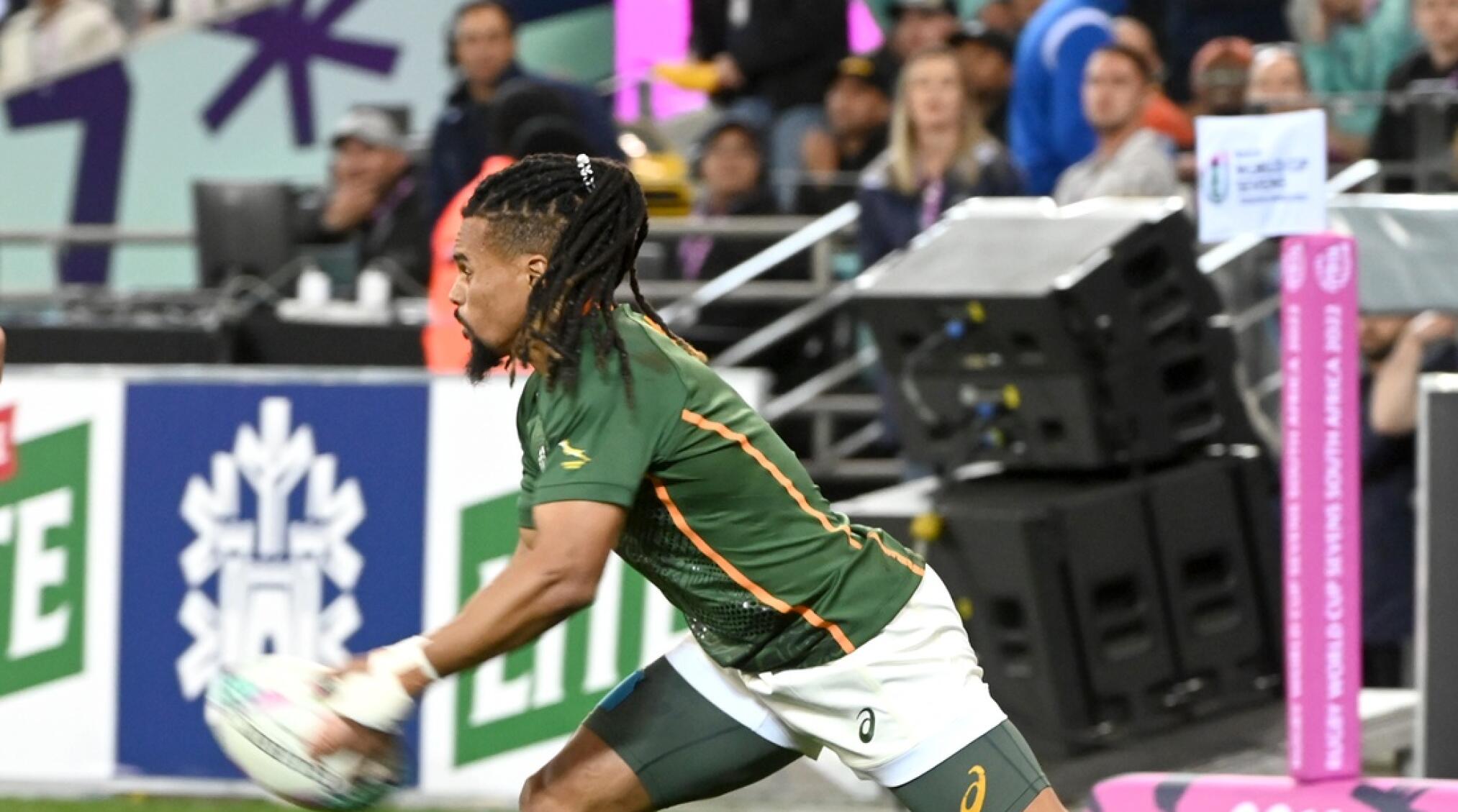 South Africa sevens player Selvyn Davids with the ball