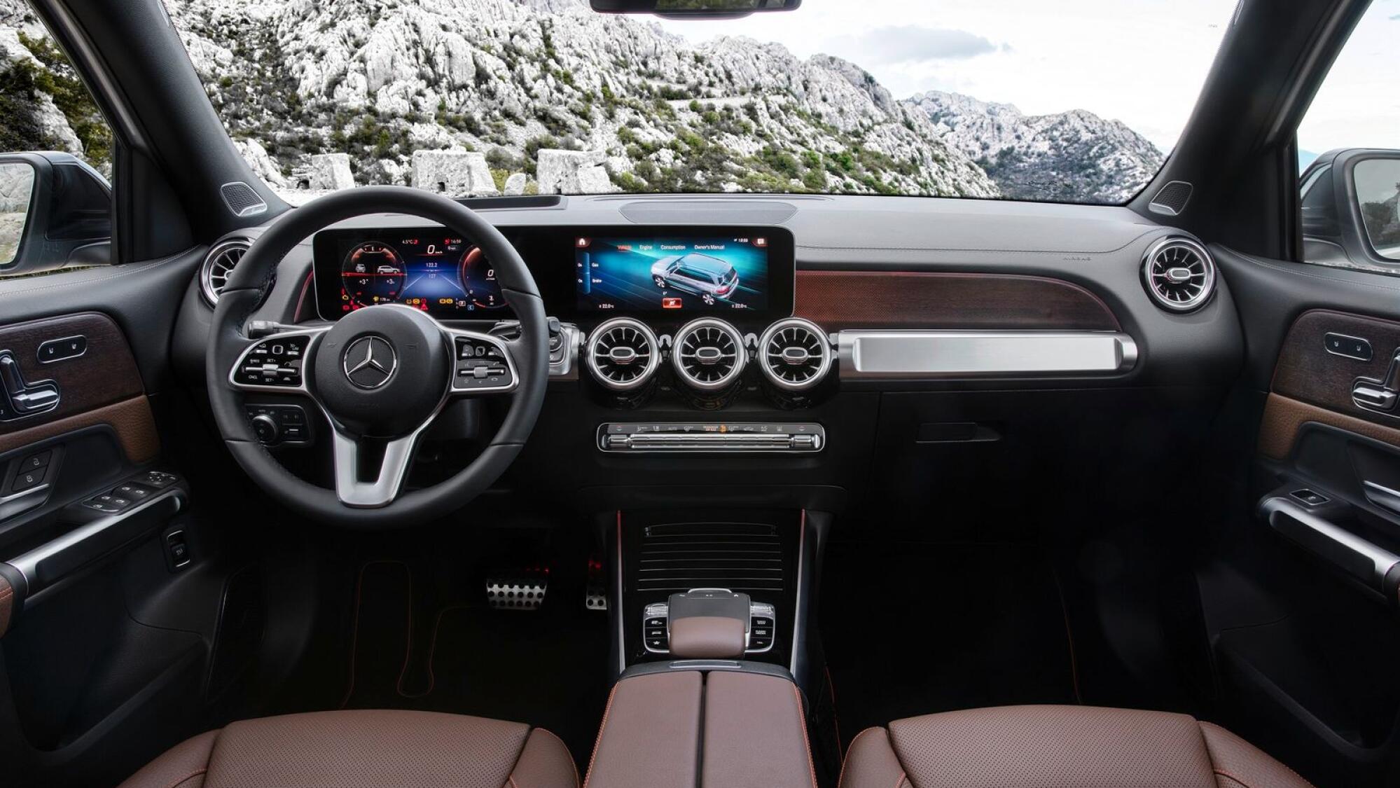 2022 Mercedes-Benz GLB interior