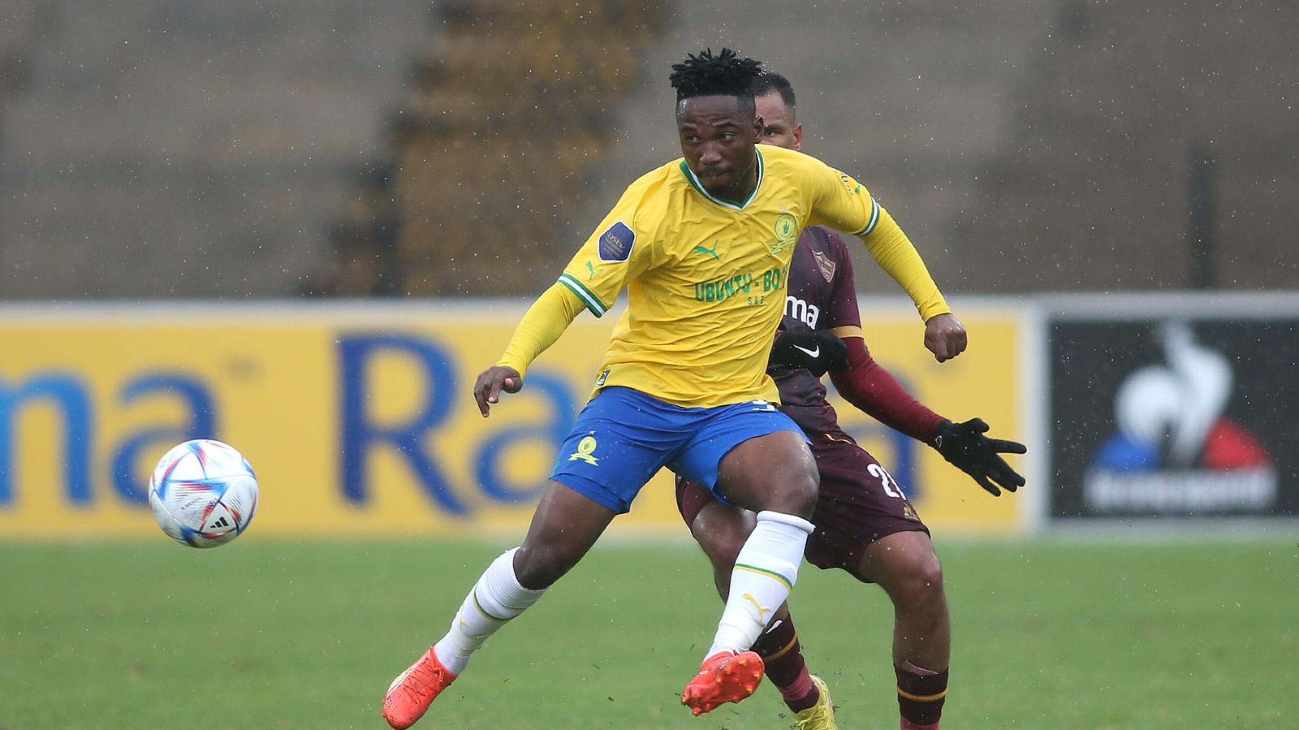 Cassius Mailula of Mamelodi Sundowns controls possession during the DStv Premiership 2022/23 match against Stellenbosch FC at Danie Craven Stadium