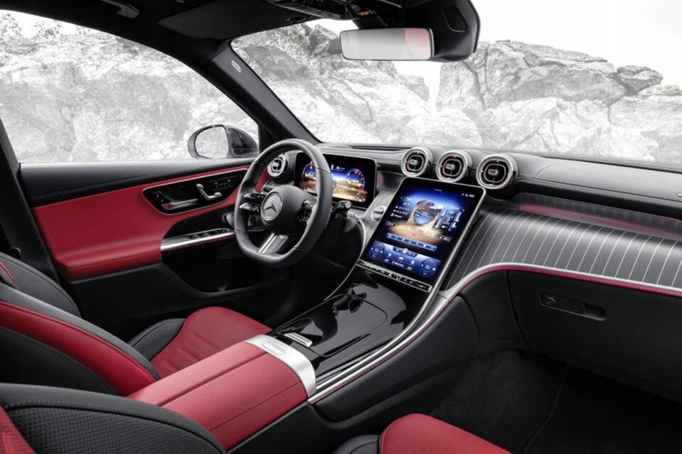 2023 Mercedes-Benz GLC interior cabin