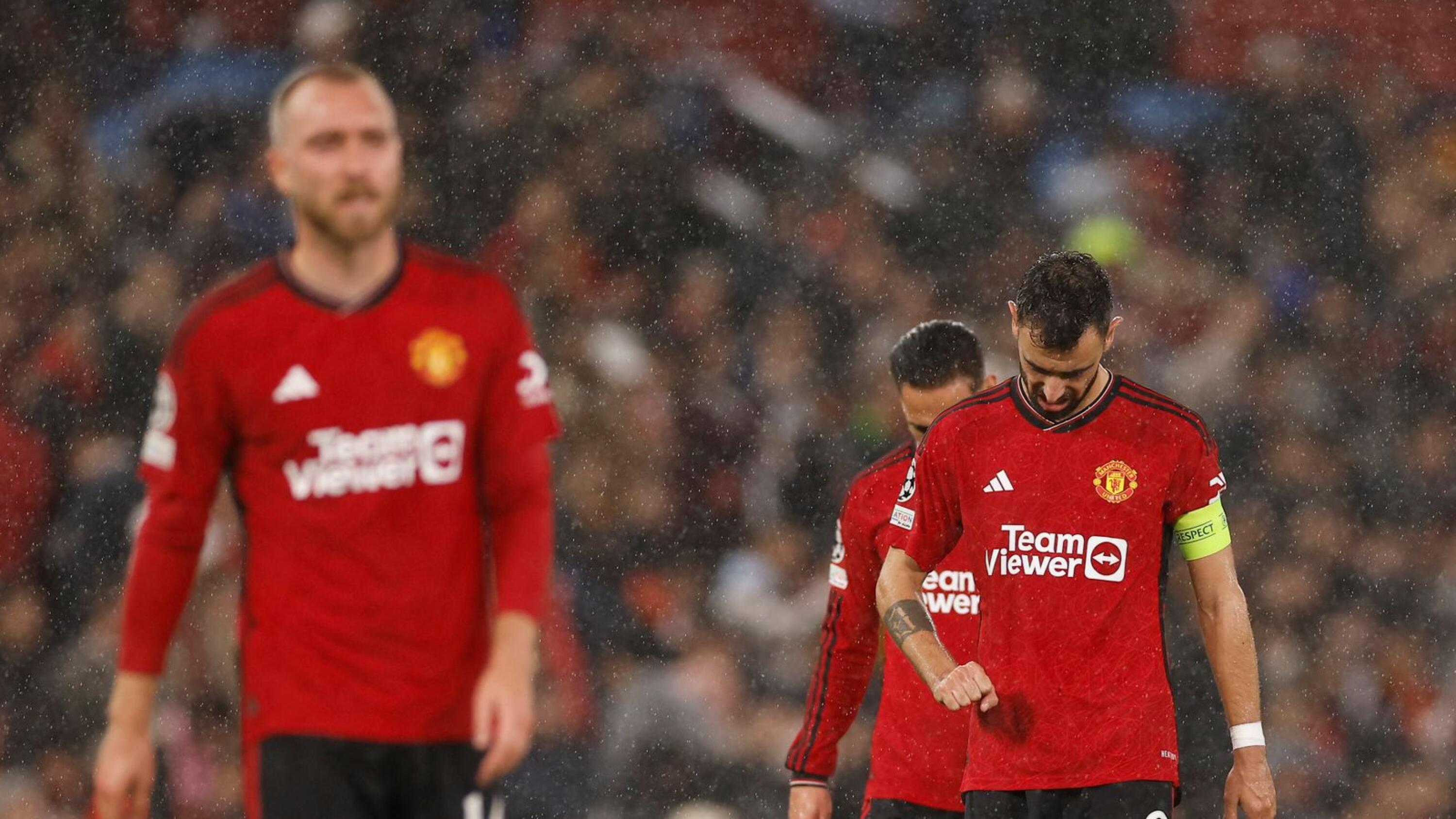 Manchester United's Bruno Fernandes looks dejected after their loss to Galatasaray 