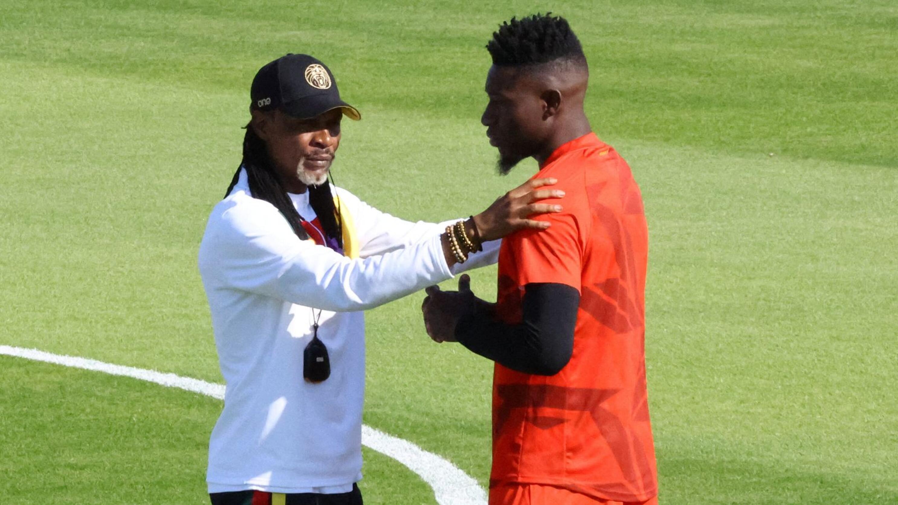 Cameroon's Andre Onana and head coach Rigobert Song during a training at the 2022 World Cup in Qatar