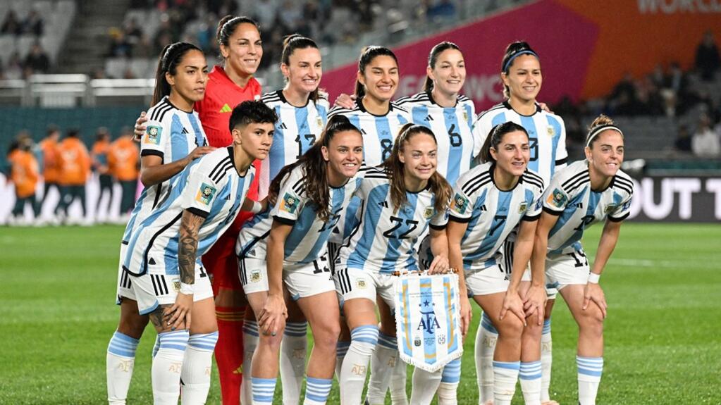Argentina players pose for a group photo before the start of their 2023 Women's World Cup Group G football match against Italy in Auckland