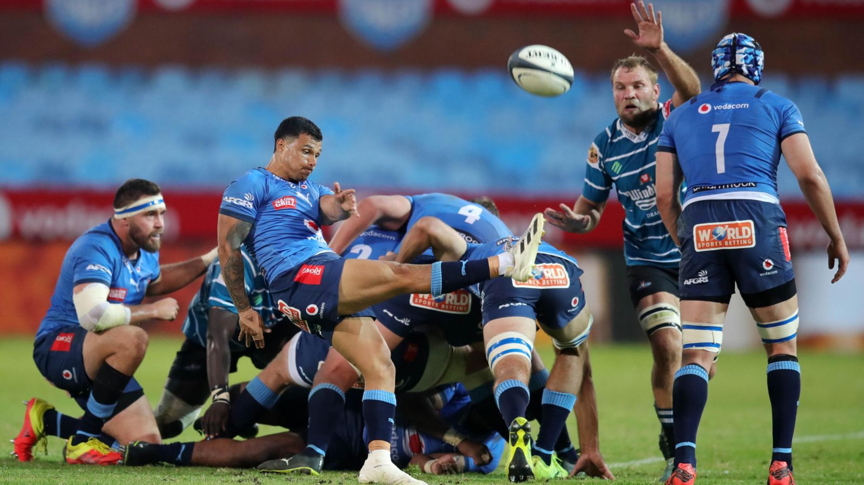 Embrose Papier of the Bulls kicks the ball during their Carling Currie Cup match against Griquas at Loftus Versfeld Stadium in Tshwane on Saturday. Photo: Samuel Shivambu/BackpagePi