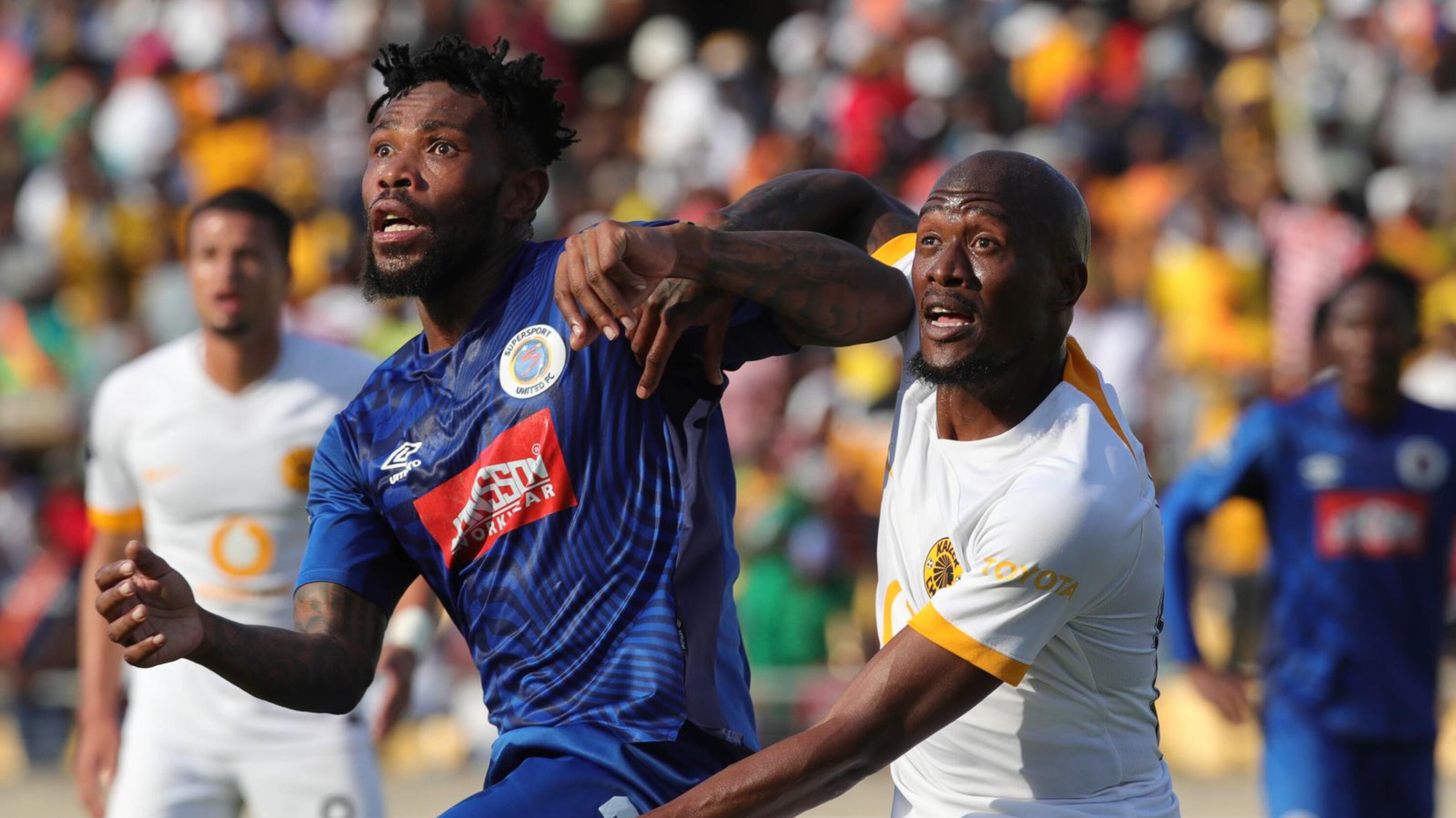 Thulani Hlatshwayo of Supersport United and Sfiso Hlanti of Kaizer Chiefs fight for the ball during their DStv Premiership match at Royal Bafokeng Stadium in Rustenburg on Saturday
