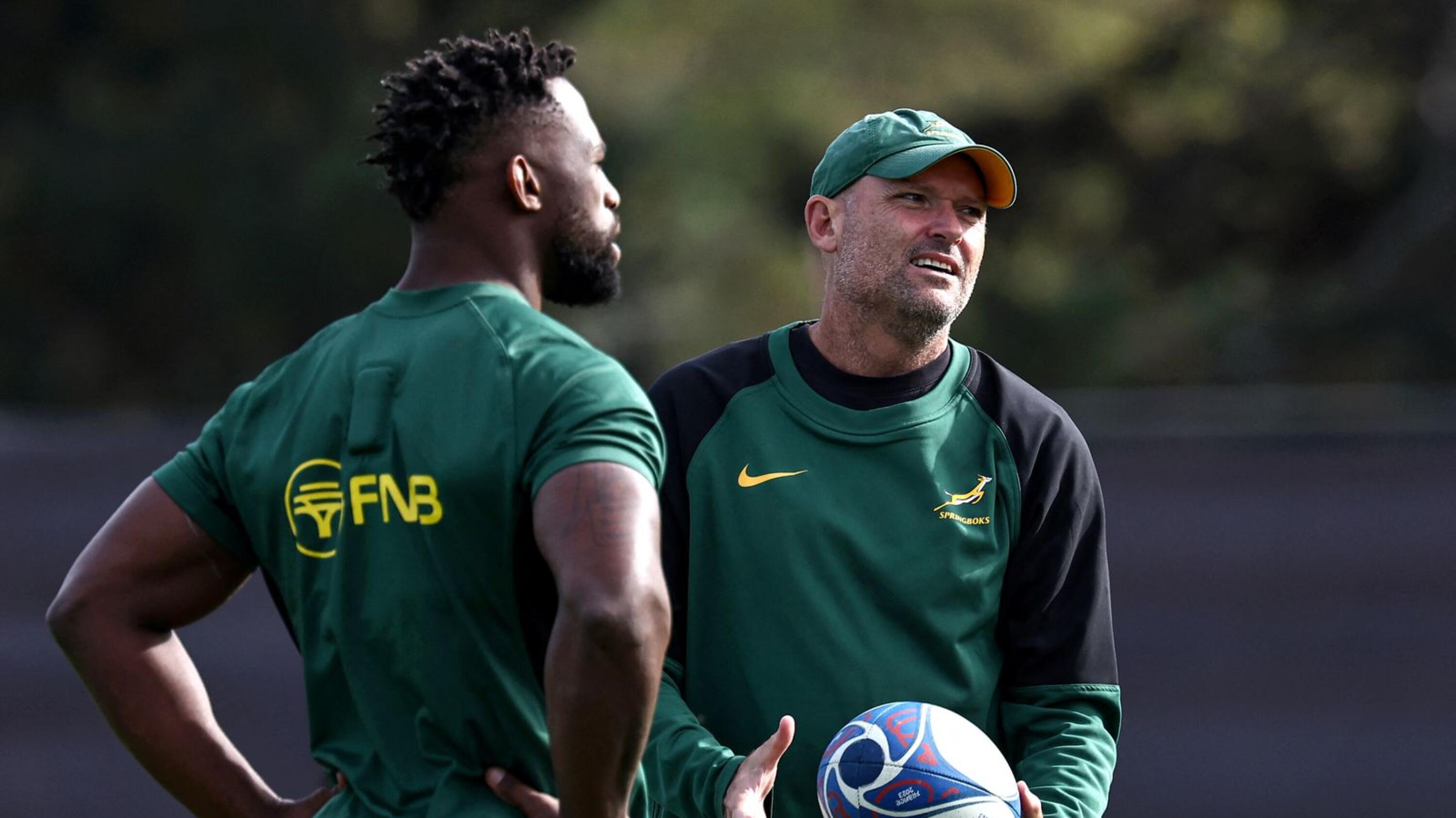 South Africa's flanker and captain Siya Kolisi (L) and South Africa's head coach Jacques Nienaber (R) talk during a training session at Fauvettes Stadium, in Domont, north of Paris
